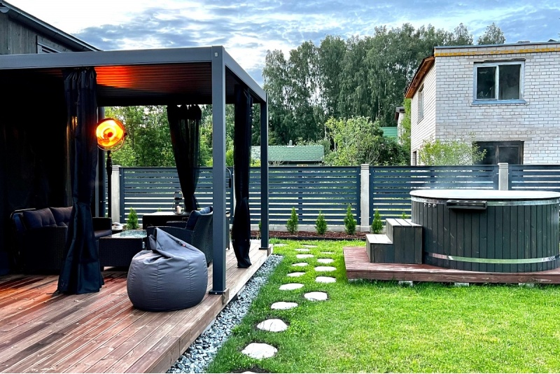 Atpalaiduojanti viešnagė su sūkurine vonia ir sauna gerai įrengtame atostogų name „Nandi Residence“.