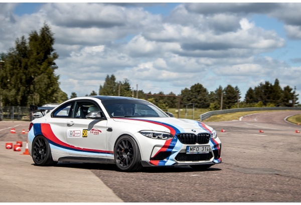 Vairuok sportinį „BMW M2“ Nemuno žiedo trasoje