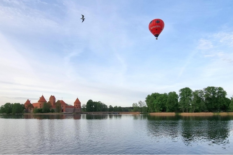 Rytinis skrydis oro balionu Vilniuje arba Trakuose su „Pramogos ore“