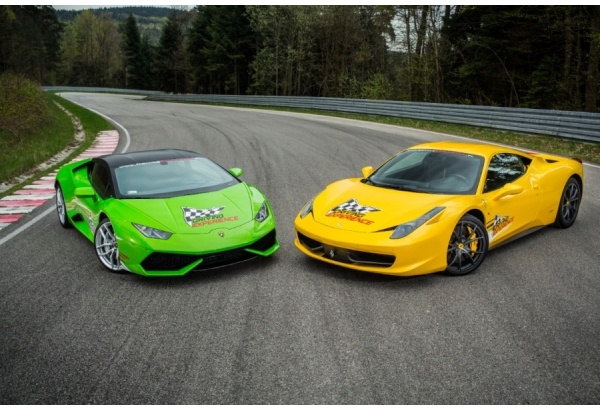 „Lamborghini Huracan“ prieš „Ferrari 458 Italia“.