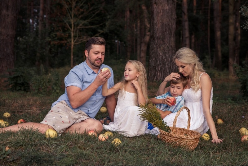 Šeimos fotosesija gamtoje arba pasirinktoje vietoje