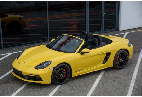 Patirkite važiavimą „5 ratai“ „Porsche 718 Boxster GTS 4.0“ Pernu