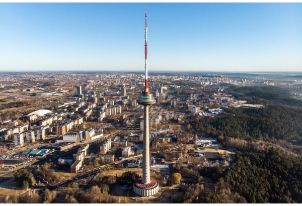 Vakarienė virš debesų TV bokšte 1 asmeniui Vilniuje