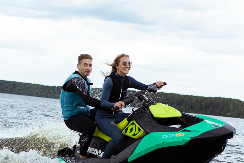 Plaukimas vandens motociklu Kauno mariose