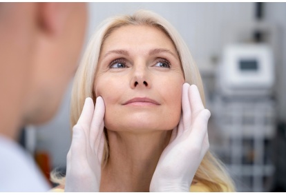 Drėkinanti ir priešraukšlinė veido procedūra su PHYTOMER kosmetika