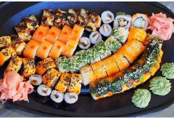 “Niam Niam Sushi” restorano 56 vnt. suši rinkinys Vilniuje