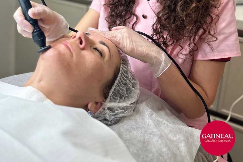 Drėkinanti veido procedūra ‘’Hydrafacial” grožio salone „Gatineau“ Vilniuje