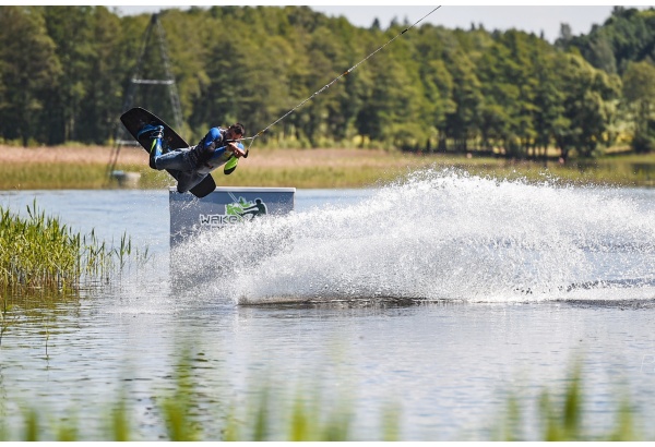 Čiuožimas vandenlente dviem Wake Park Tytuvėnai